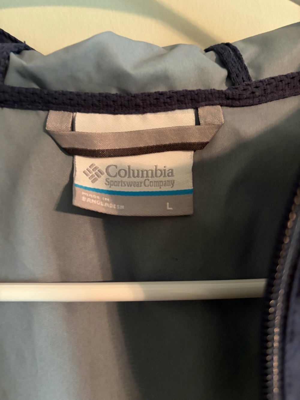 Columbia Navy Blue Hooded Windbreaker Jacket with pockets - Picture 10 of 10